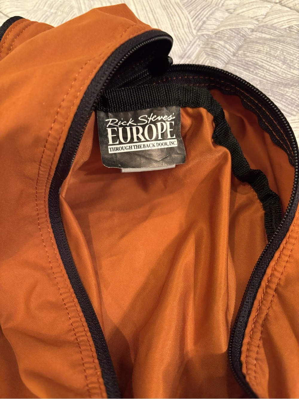Rick Steves Civita Day Pack & Brookstone Travel Pouch Set - Picture 3 of 9